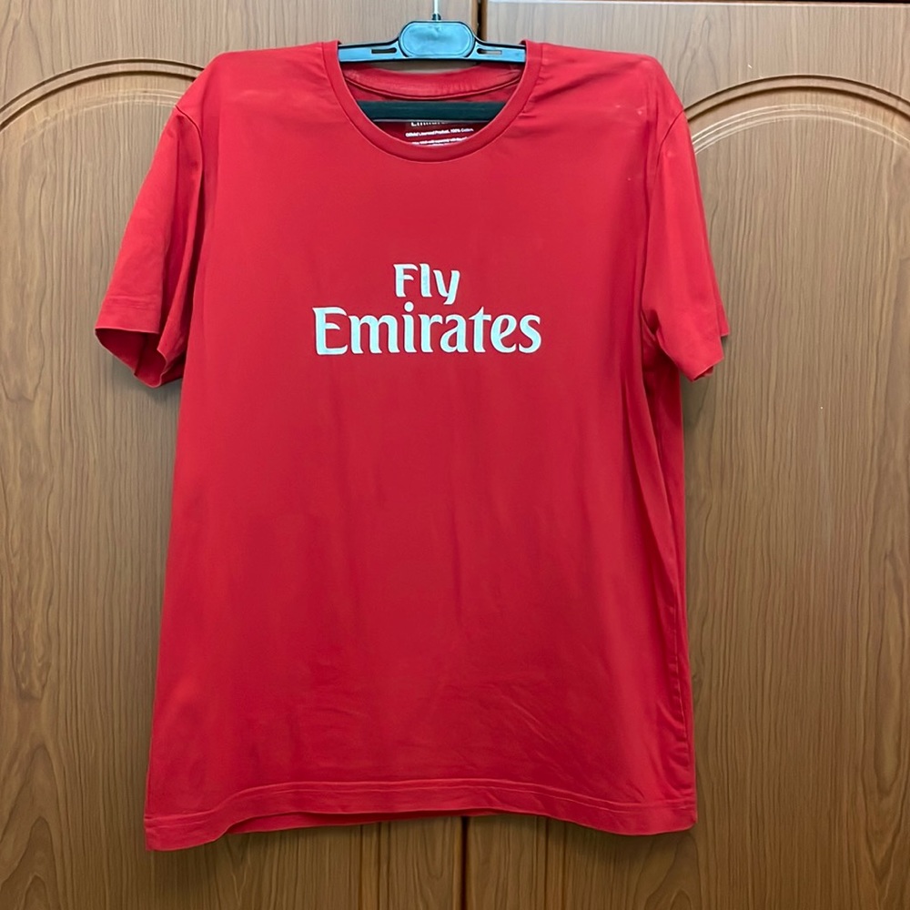 Fly Emirates tee